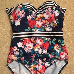 Cupshe one piece strapless swimsuit